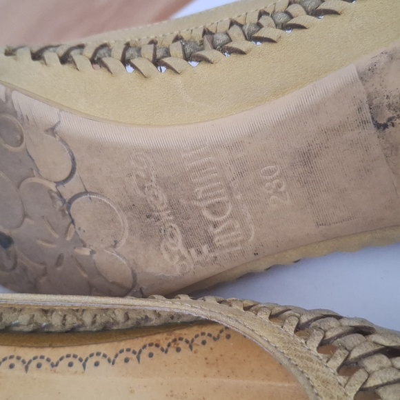 Heels - Picture 4 of 4